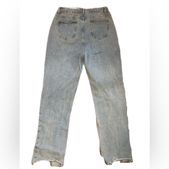 CUTE LIGHT WASH DENIM WITH SLITS AT THE BOTTOM. Size 10/medium - Picture 3 of 3